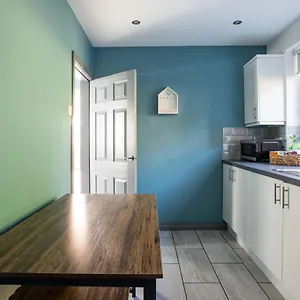 fully-refurbished-north-belfast-home.belfasthotelsireland.com/