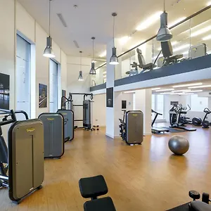  Apartment Stylish Fully-equipped One Bedroom With Extra Sofa Bed, Free Secure Parking, Onsite Gym, 24hr Security & Concierge