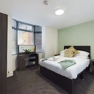 six-bedroom-home-train-station-town-centre-location.hotels-newcastle-upon-tyne.com/