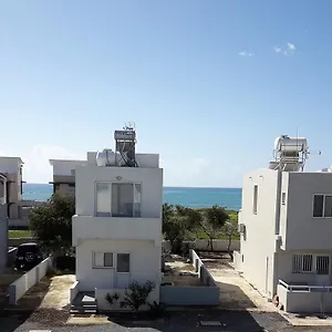 https://sandy-beach-complex.hotelsatayianapa.com